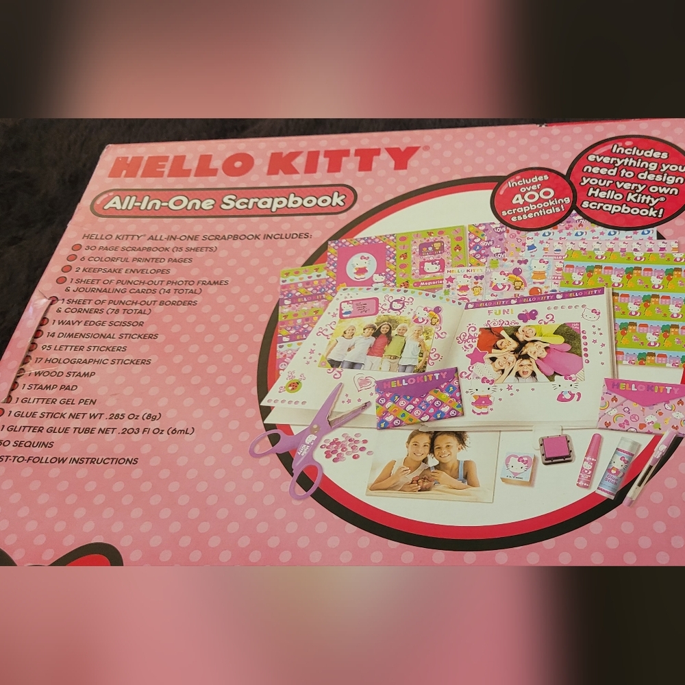 Hello Kitty All-In-One Scrapbook - Picture 3 of 8